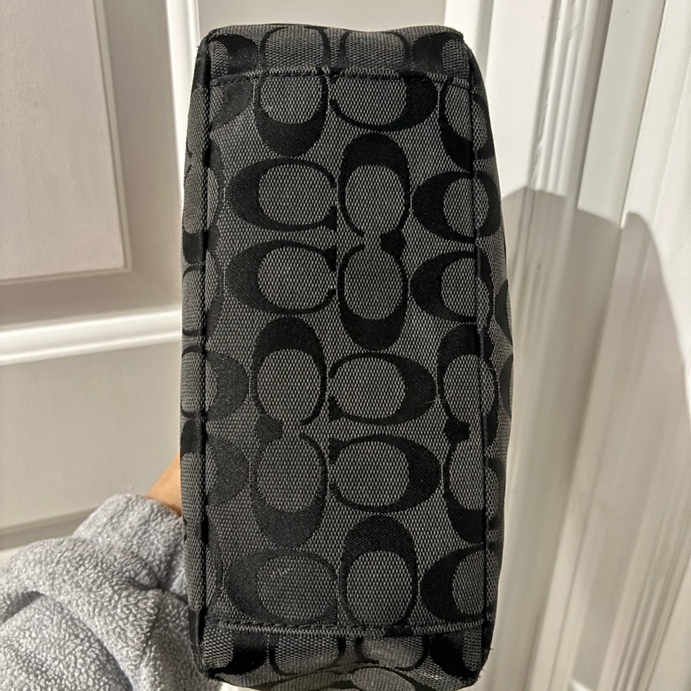 🍎🍎SOLD🍎🍎Coach black signature monogram shoulder bag - Picture 8 of 11